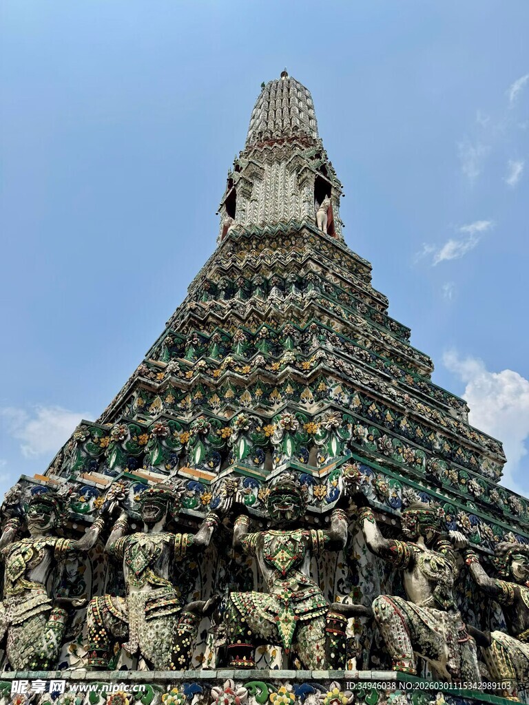 曼谷郑王庙独特塔尖景观