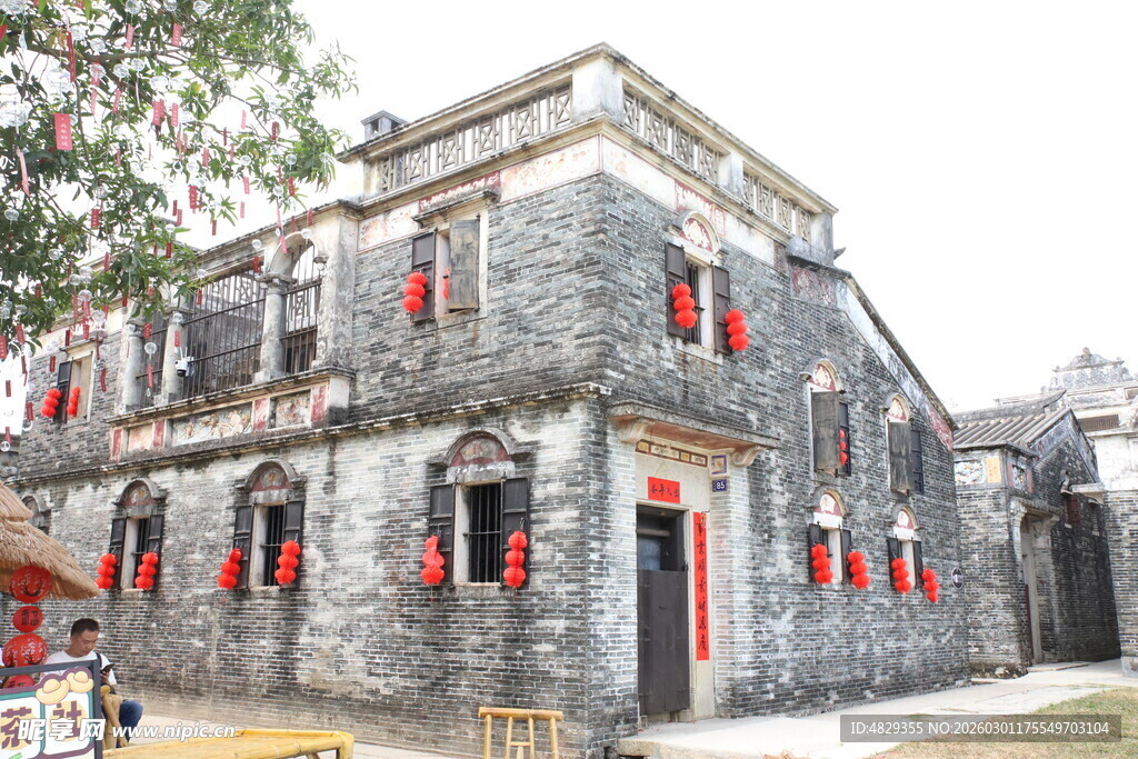 开平碉楼古朴中式灰砖瓦房建筑