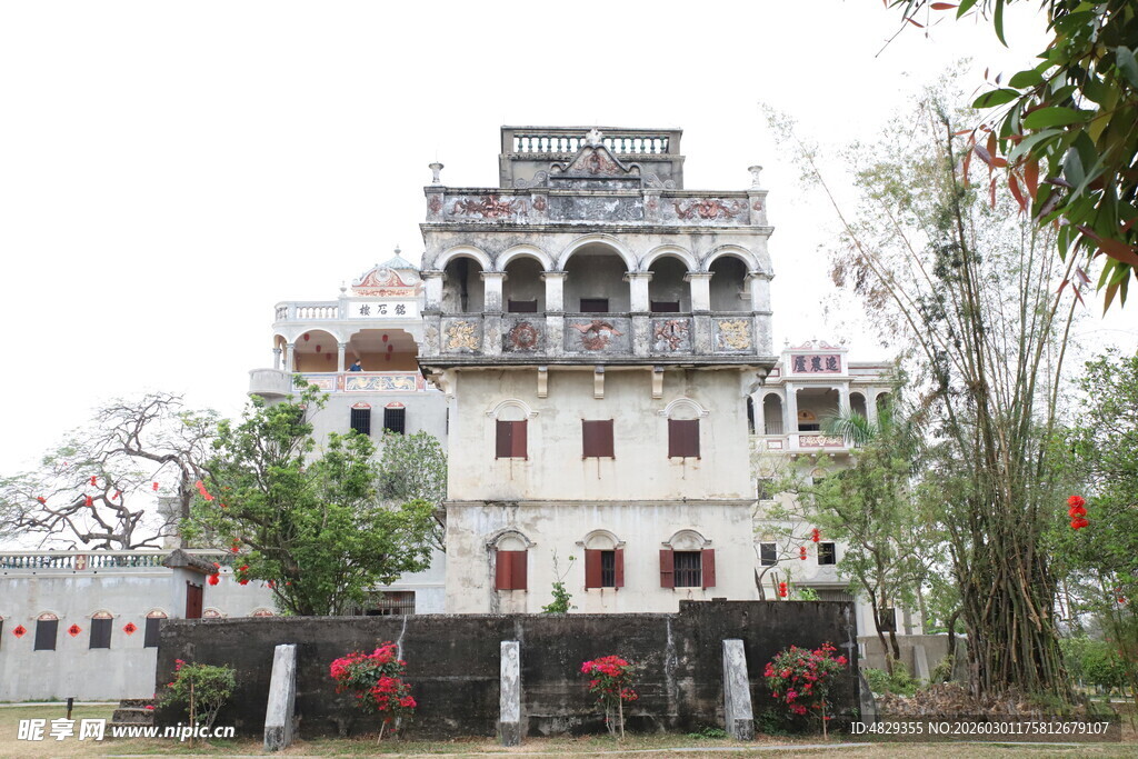 开平碉楼中式多层古建筑外观