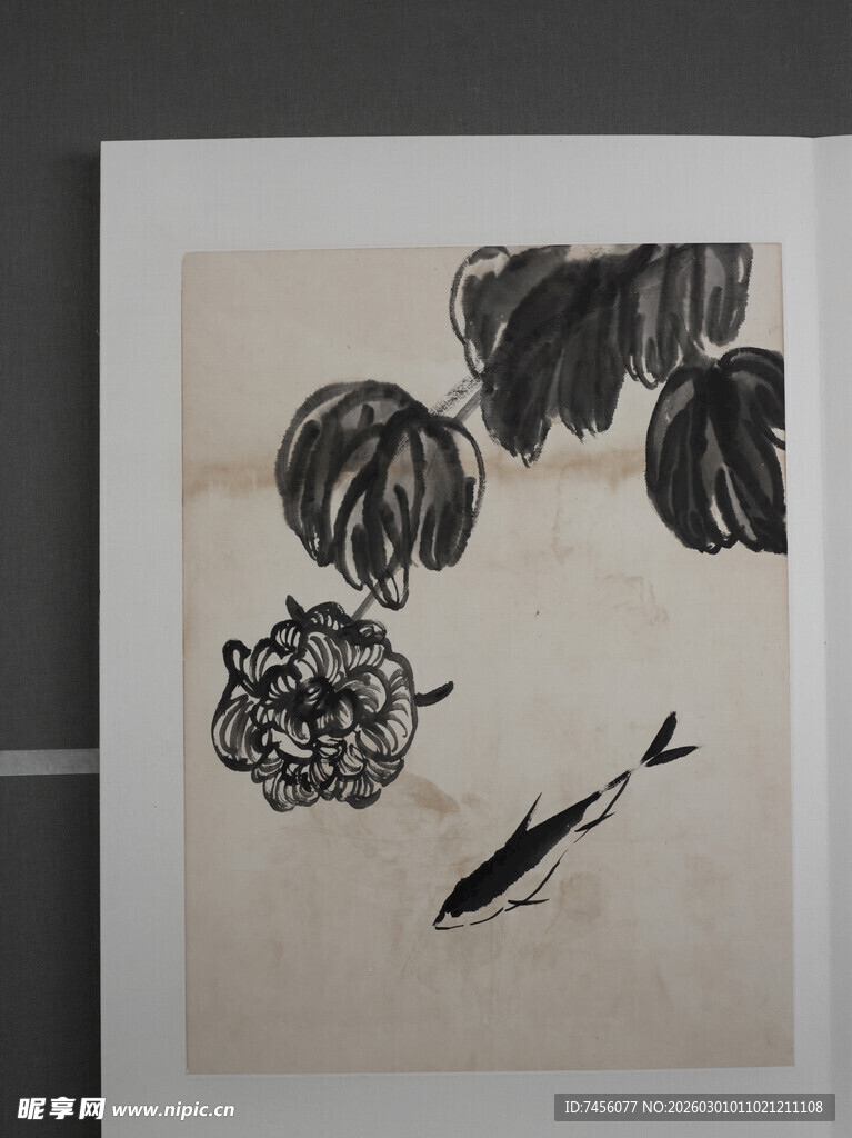 齐白石水墨鱼趣图