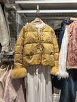 时尚保暖羽绒服挂架展示