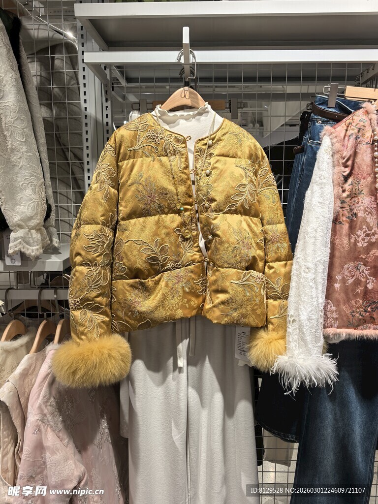 时尚保暖羽绒服挂架展示