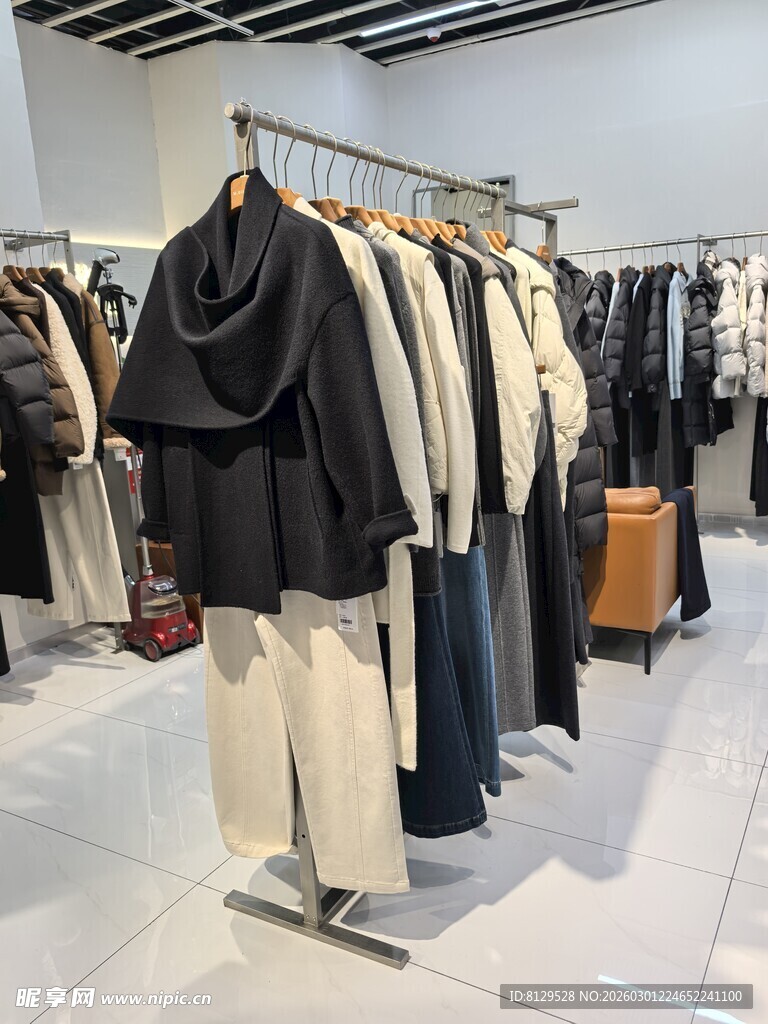 时尚服装店陈列展示