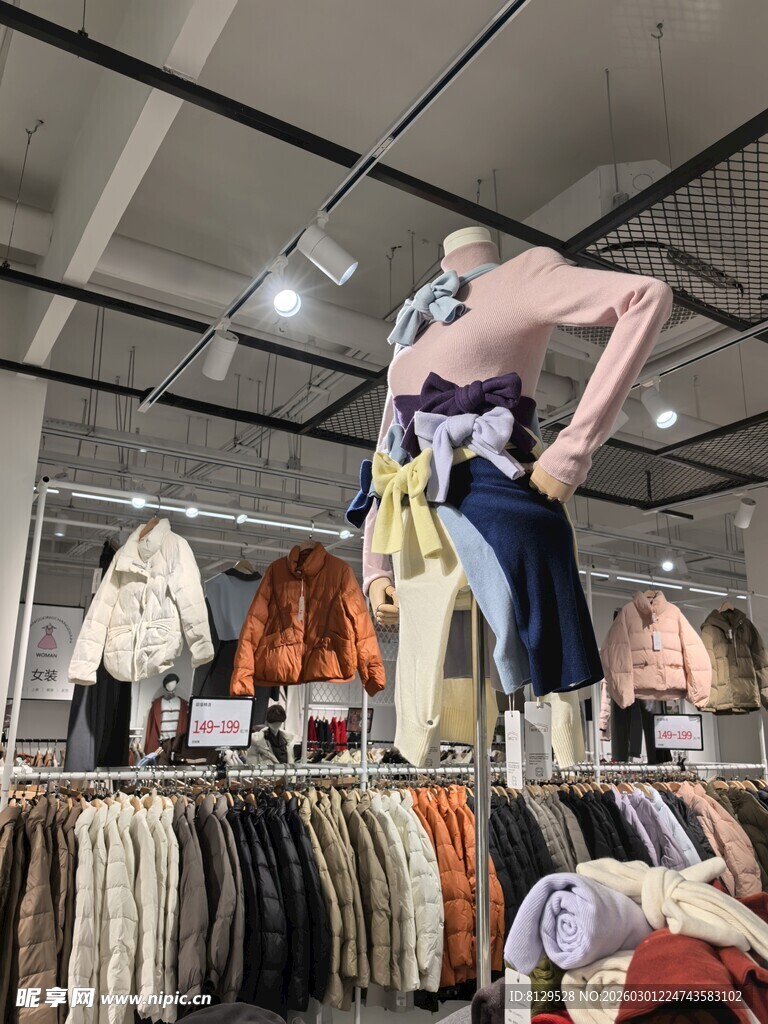 时尚服装店陈列展示