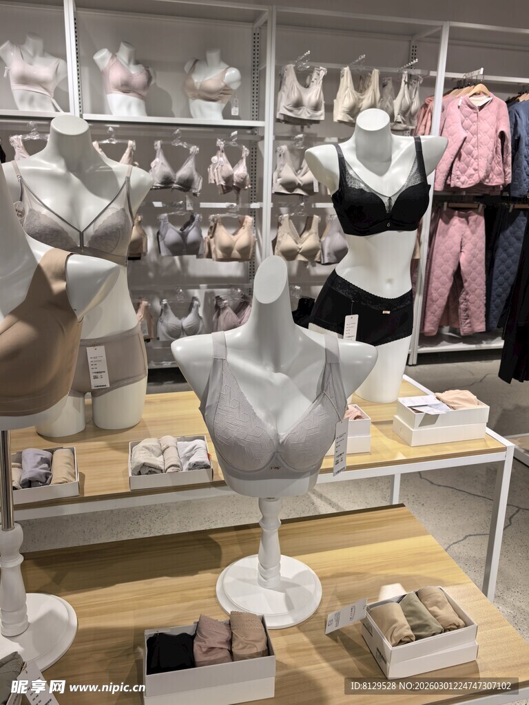 内衣店陈列展示