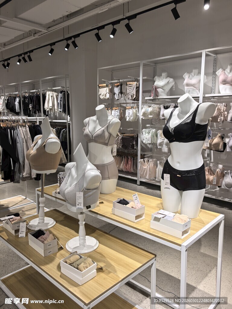 内衣店陈列展示