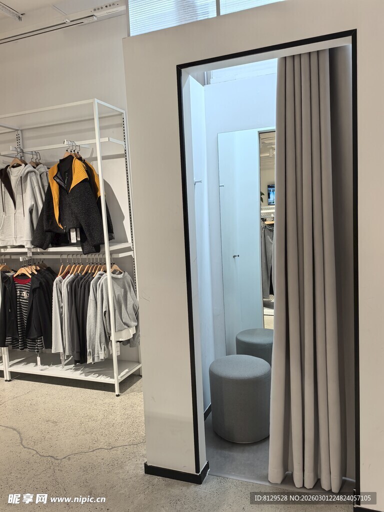 时尚试衣间尽显穿搭氛围