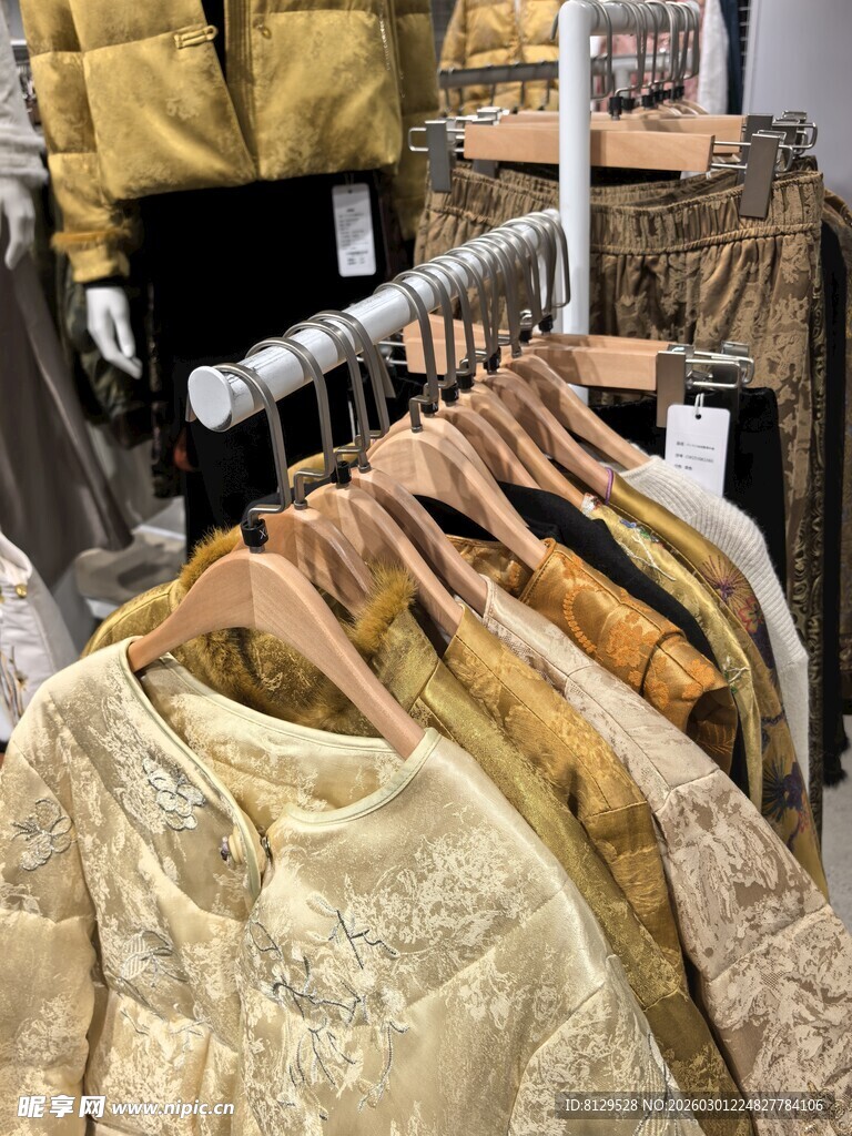 时尚衣物陈列展示