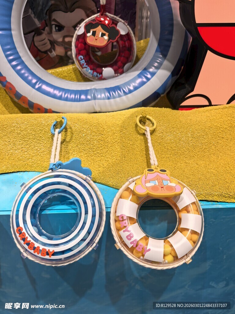 多彩精致环形饰品展示