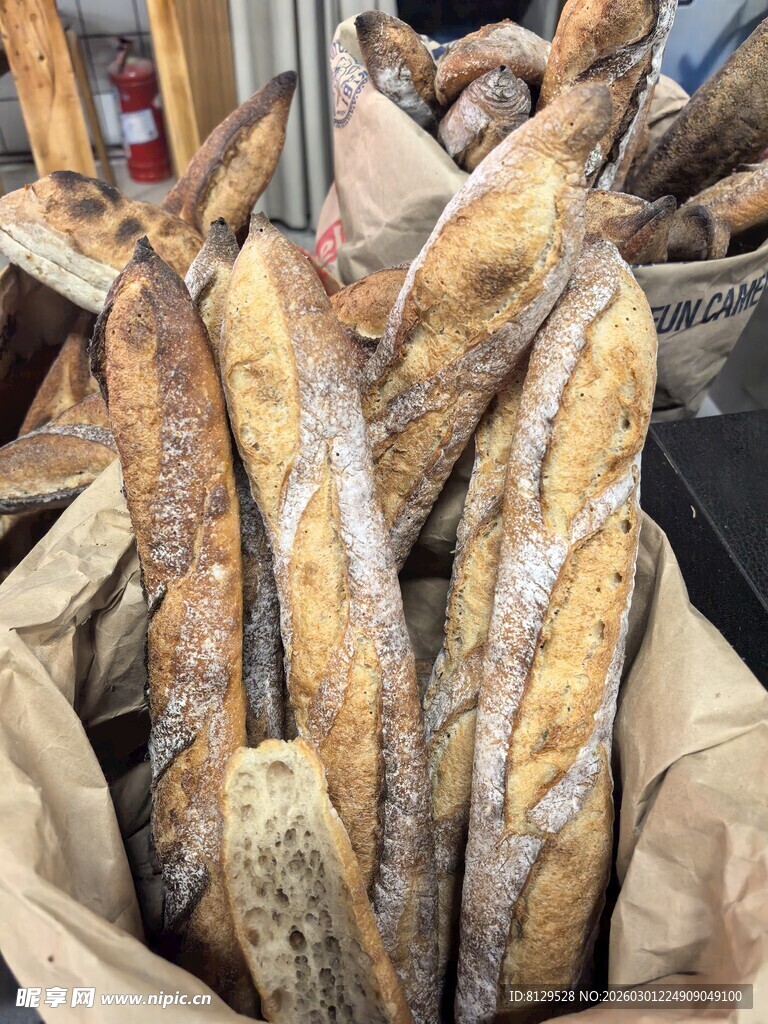 新鲜法棍面包美味诱人