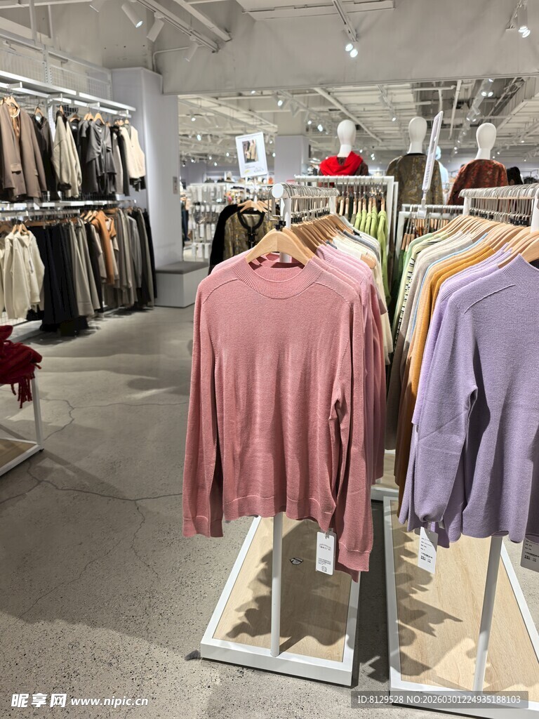 时尚服装店陈列展示