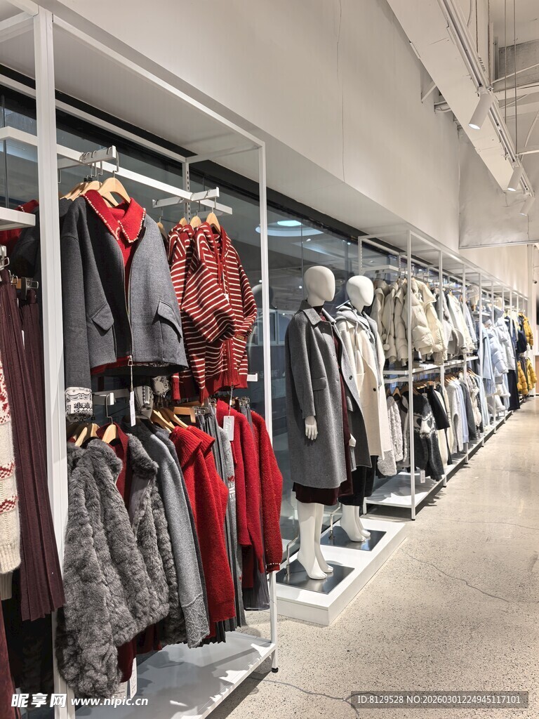 时尚服装店内部陈列场景