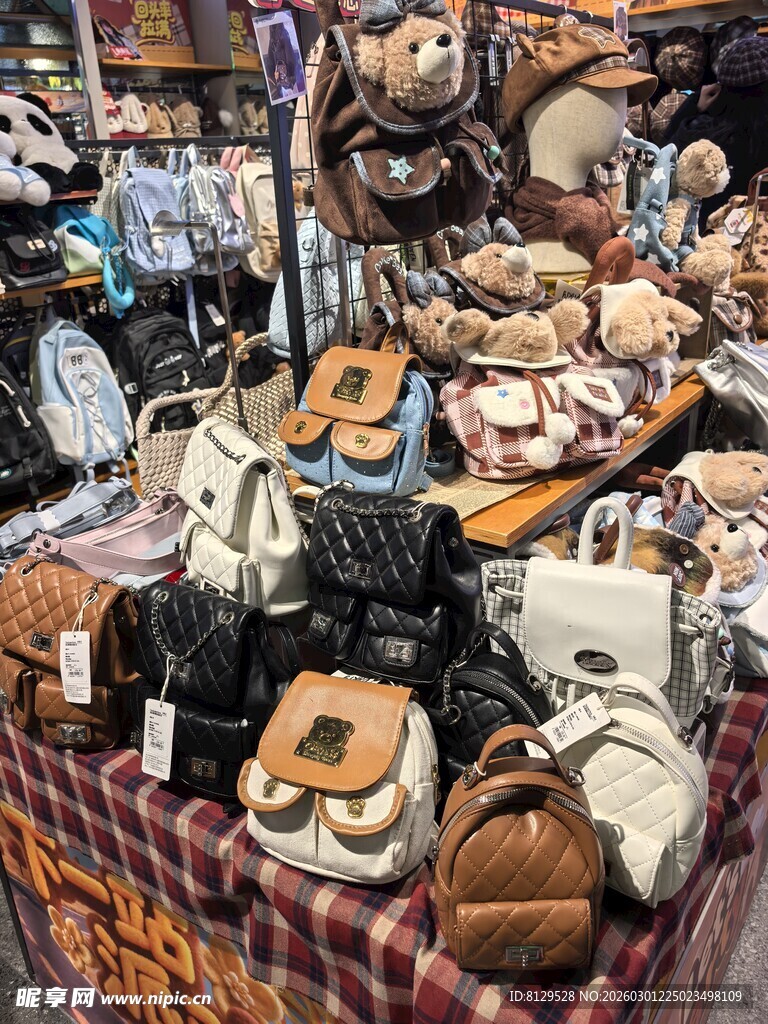 可爱玩偶摆满摊位