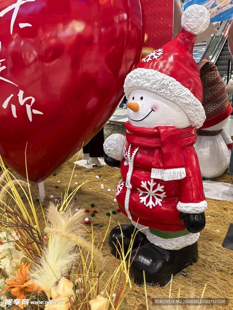圣诞雪人装饰节日氛围浓