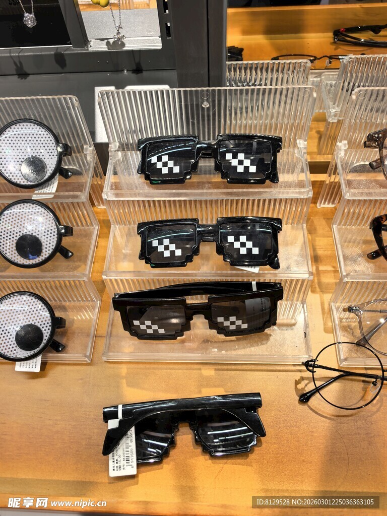 时尚太阳镜陈列展示