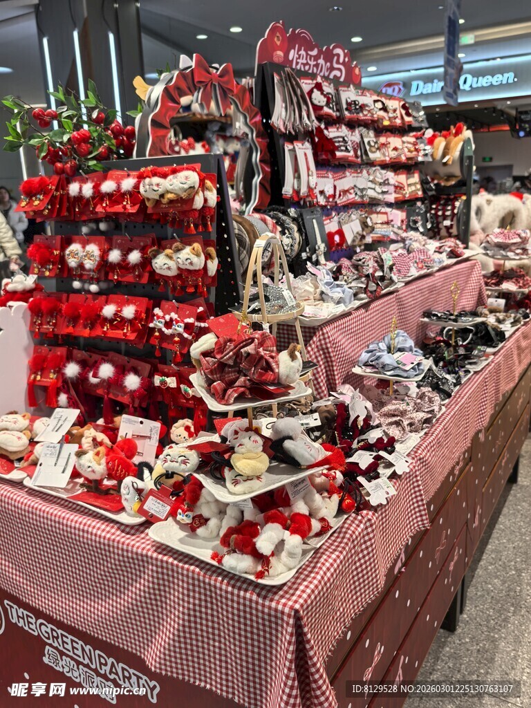 圣诞饰品摊位展示