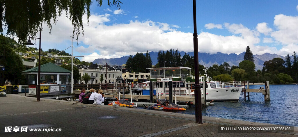皇后镇湖畔风景