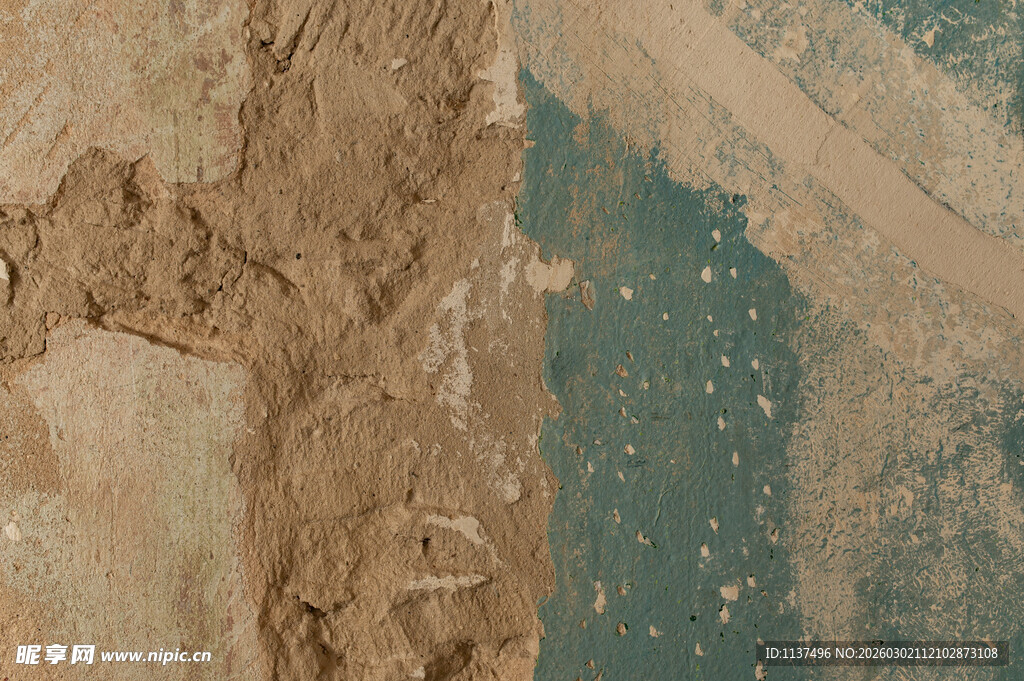 沙漠旁的蓝绿色水域景观