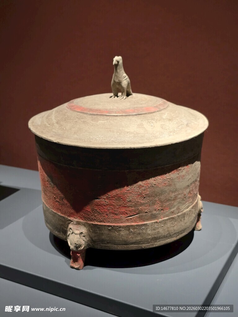 红彩鸟钮陶樽