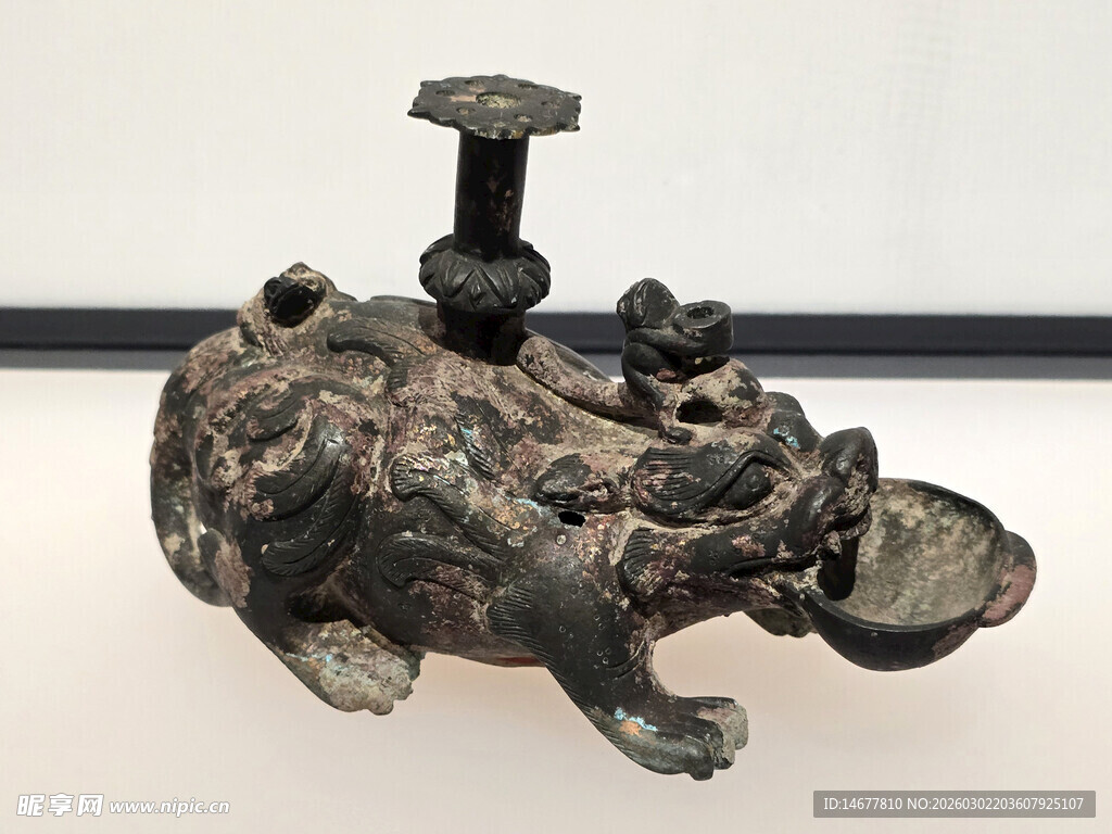 鎏金铜兽形砚滴