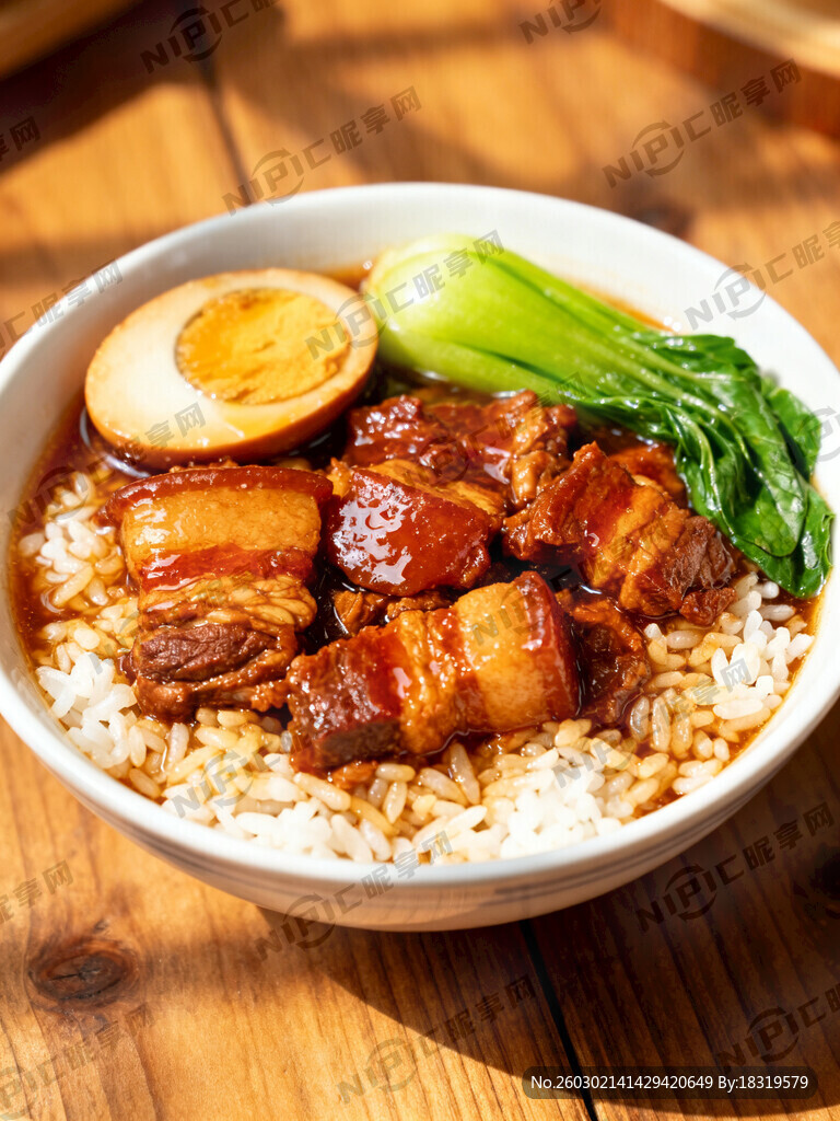 招牌卤肉饭图片