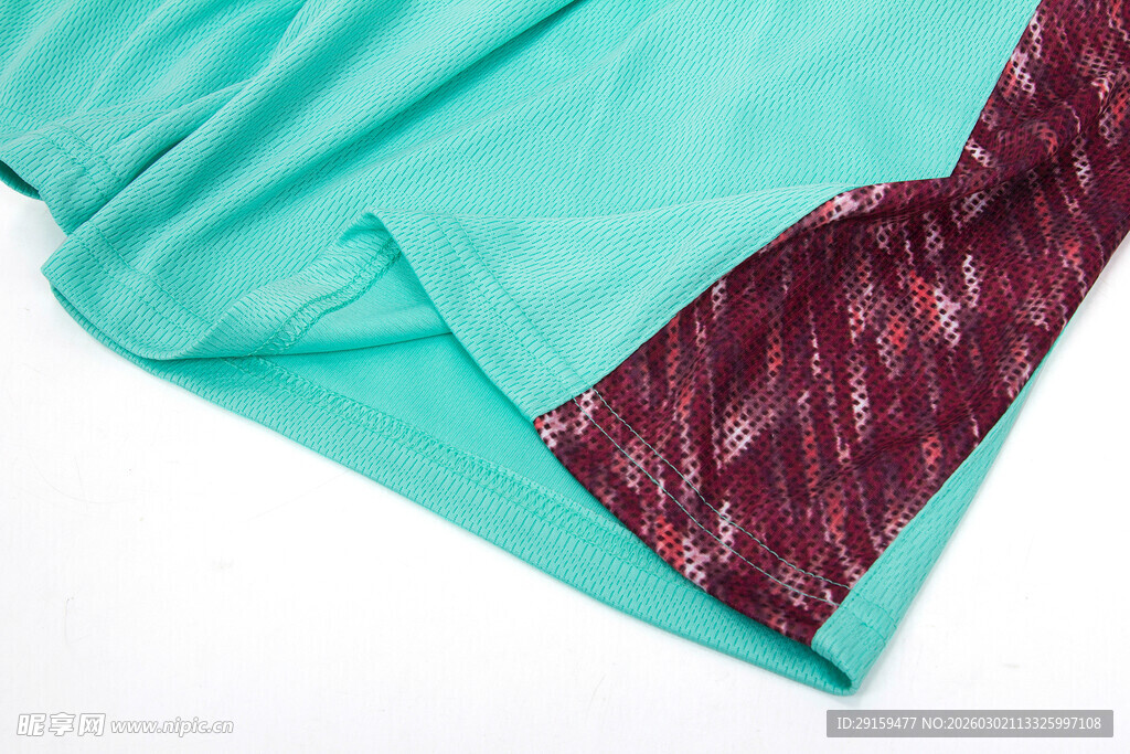蓝绿布料搭配红色纹理