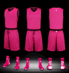 粉色运动套装及鞋袜展示