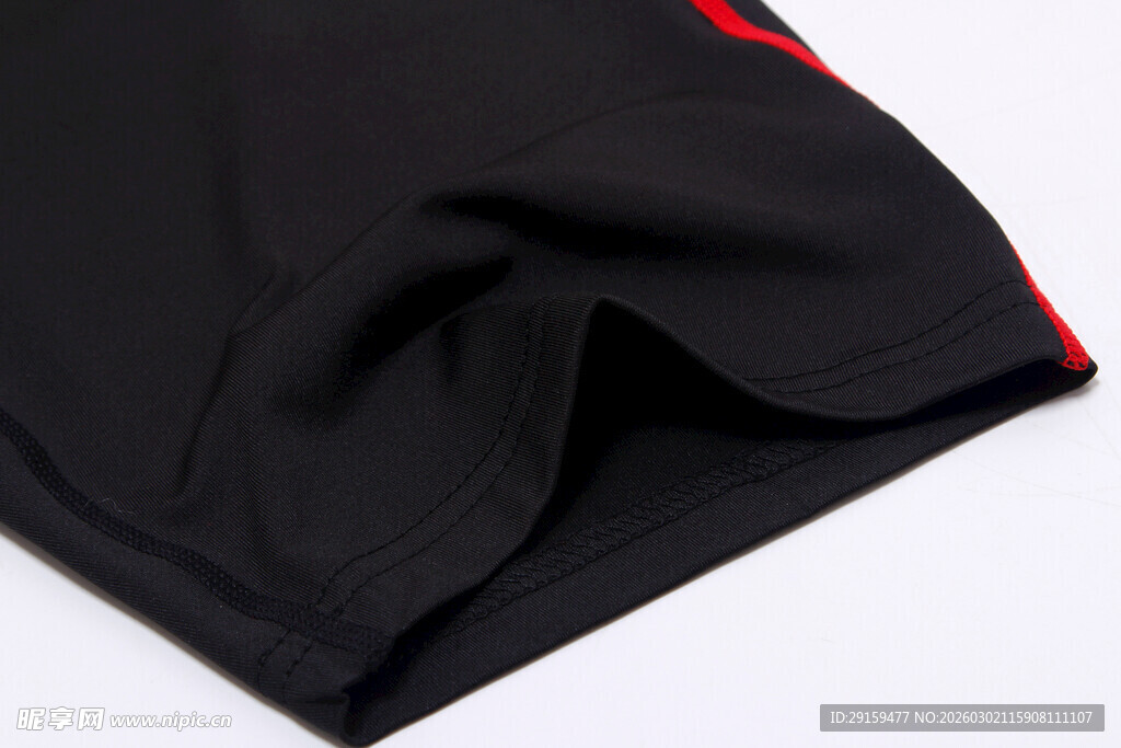 黑色短裤细节特写