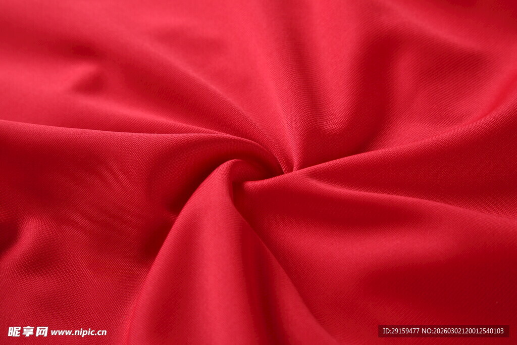 红色褶皱布料特写