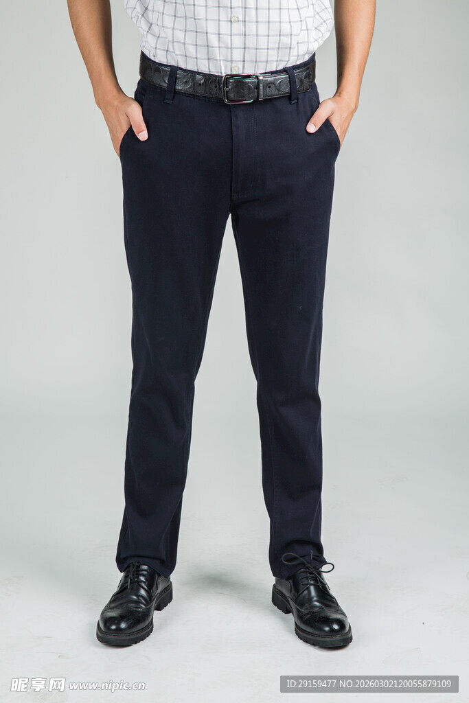 男士修身深色西裤展示