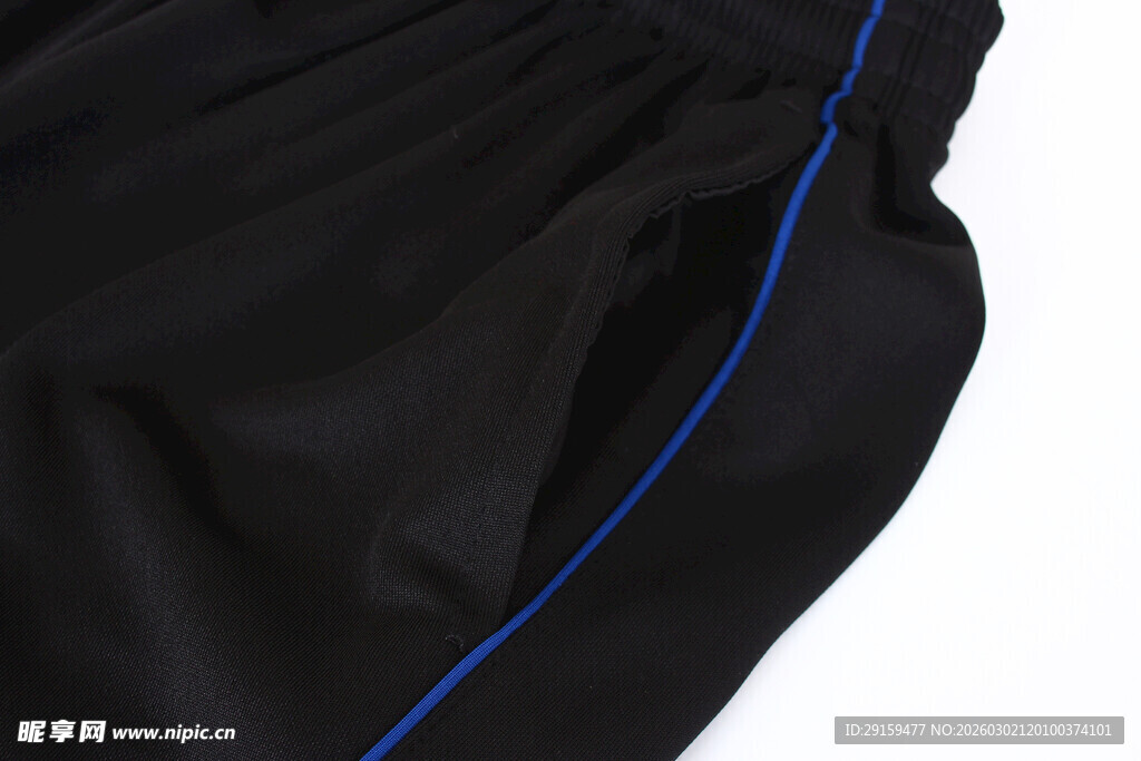 黑色衣物蓝色线条细节