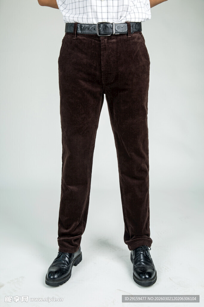 男士棕色长裤展示