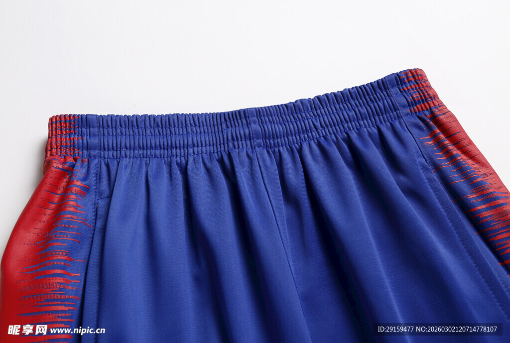 蓝色红边运动短裤