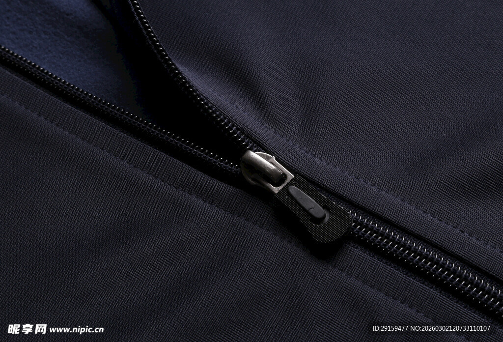 黑色衣物拉链特写