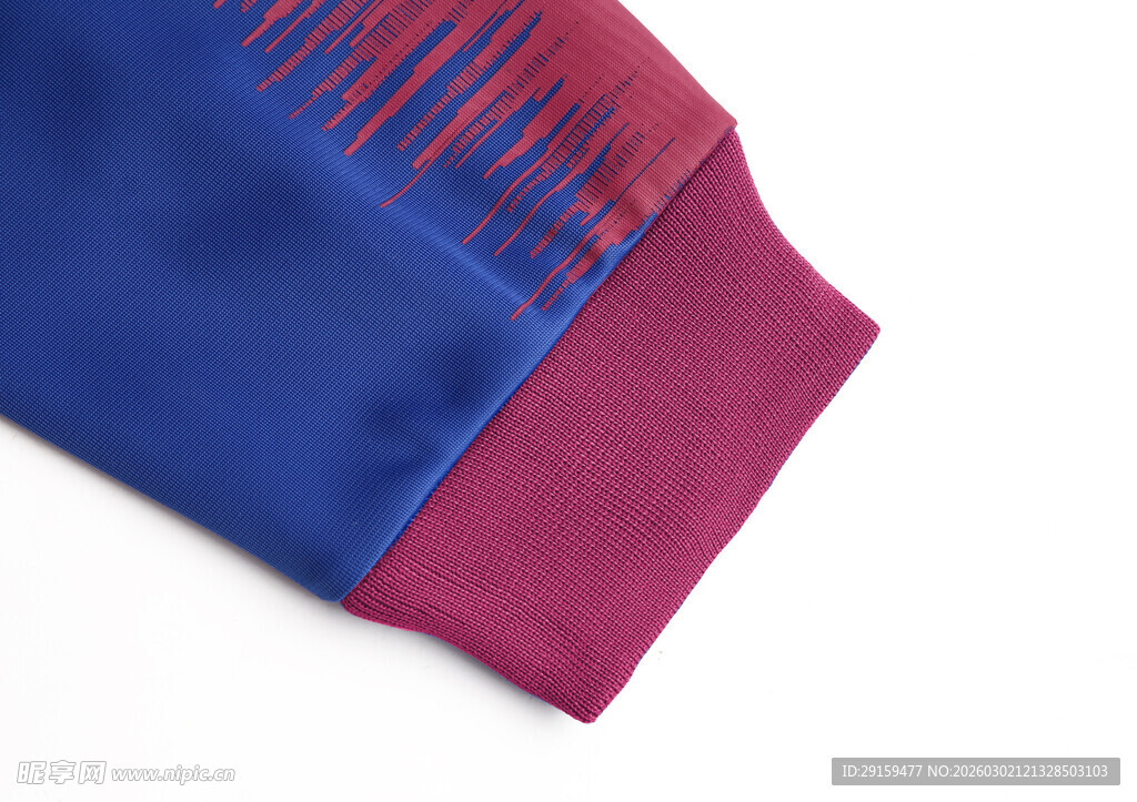 蓝紫拼接衣物袖口细节