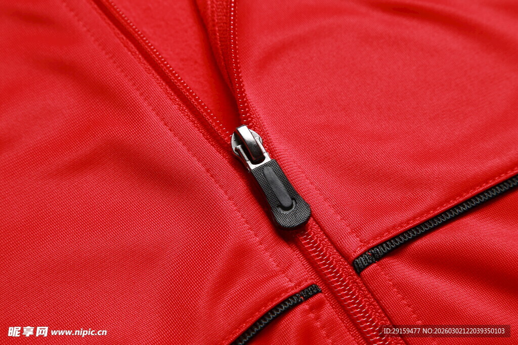 红色衣物拉链细节特写