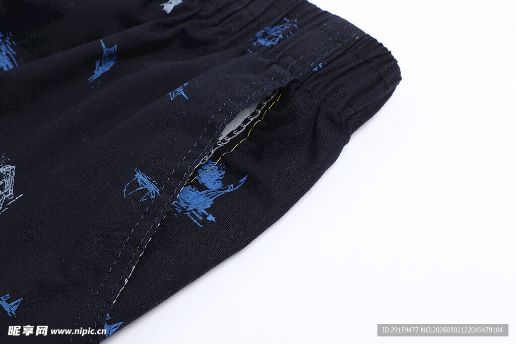 黑色带图案休闲裤细节