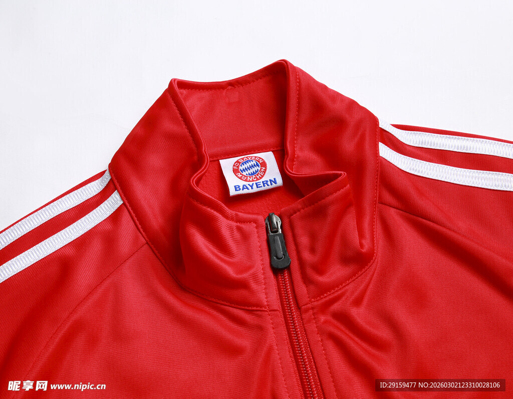 红色条纹运动夹克上衣