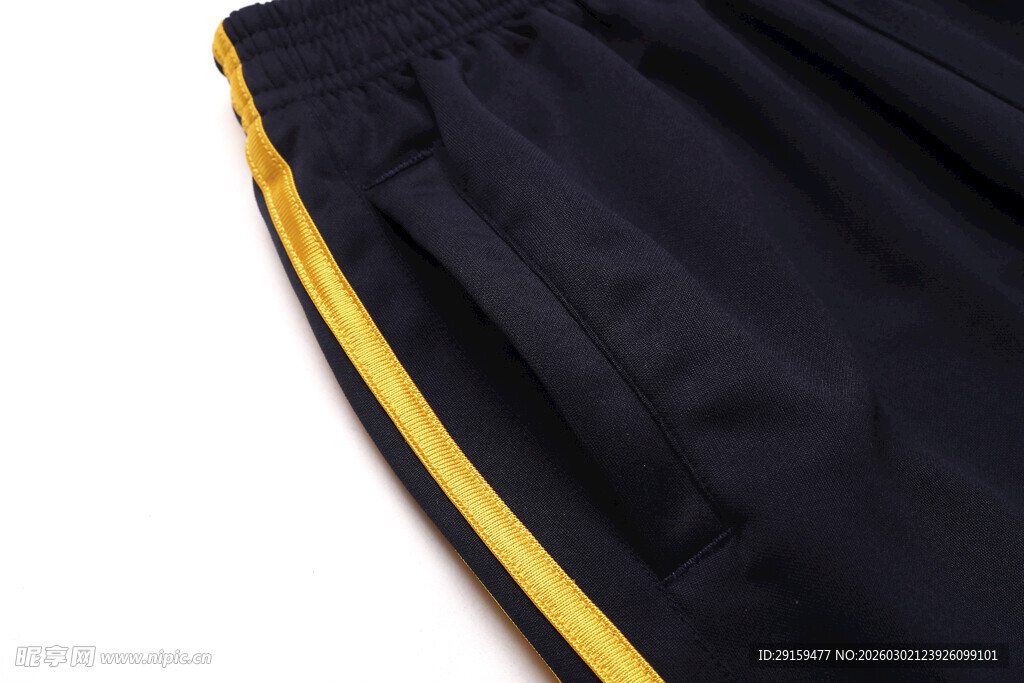 黑色裤子侧边黄色条纹
