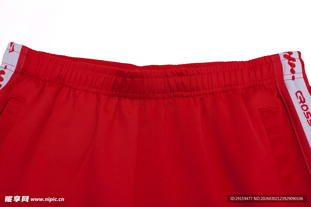 红色松紧腰短裤