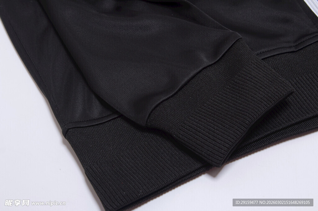 黑色休闲长裤特写