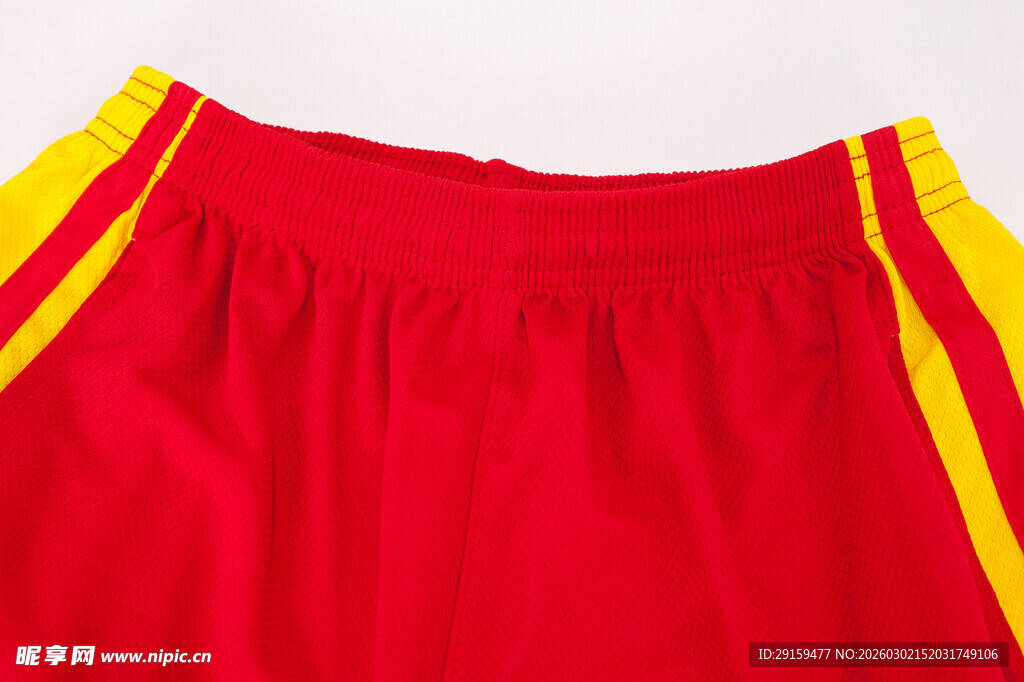 红色黄条纹运动短裤