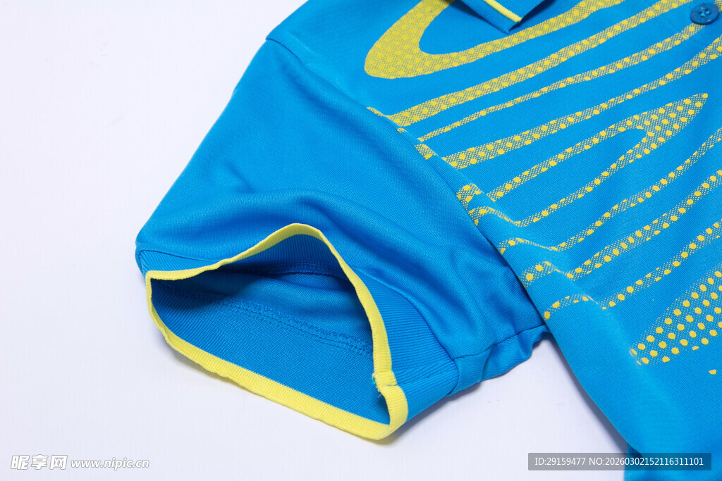 蓝色运动衣袖口细节展示