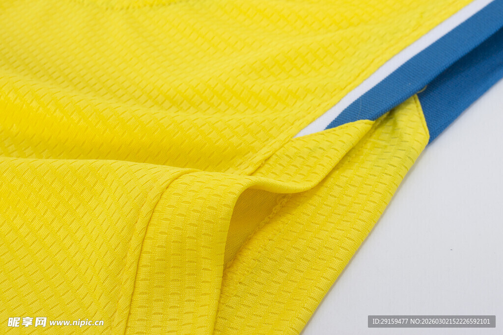 黄色运动服细节特写