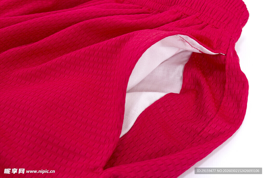 玫红色衣物局部细节展示