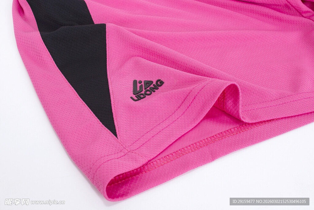 粉色运动短裤细节特写
