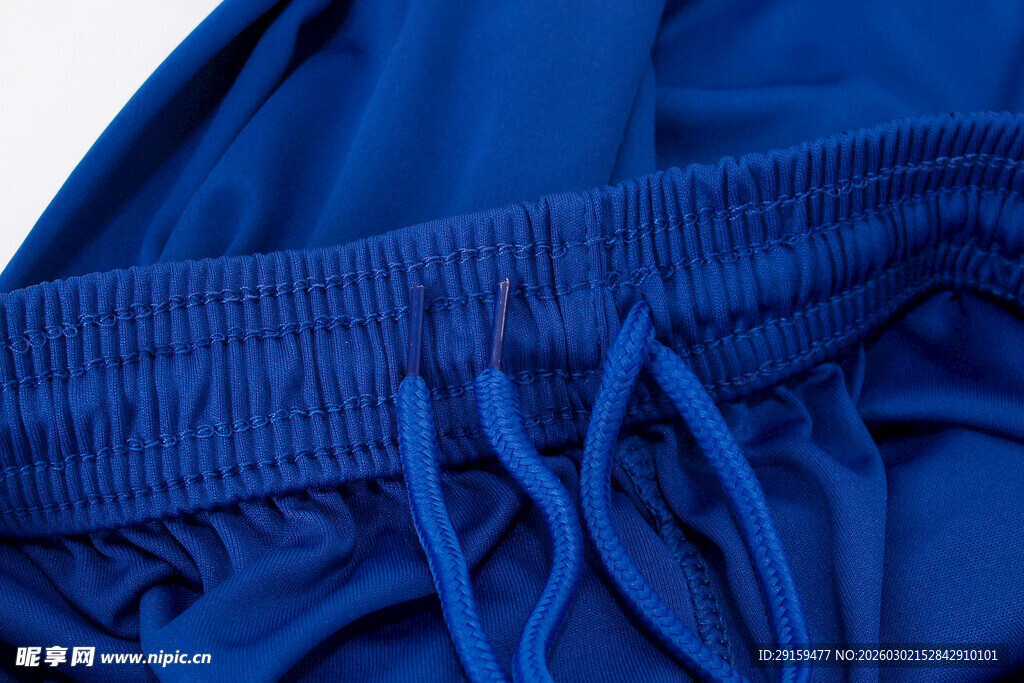 蓝色抽绳运动裤细节