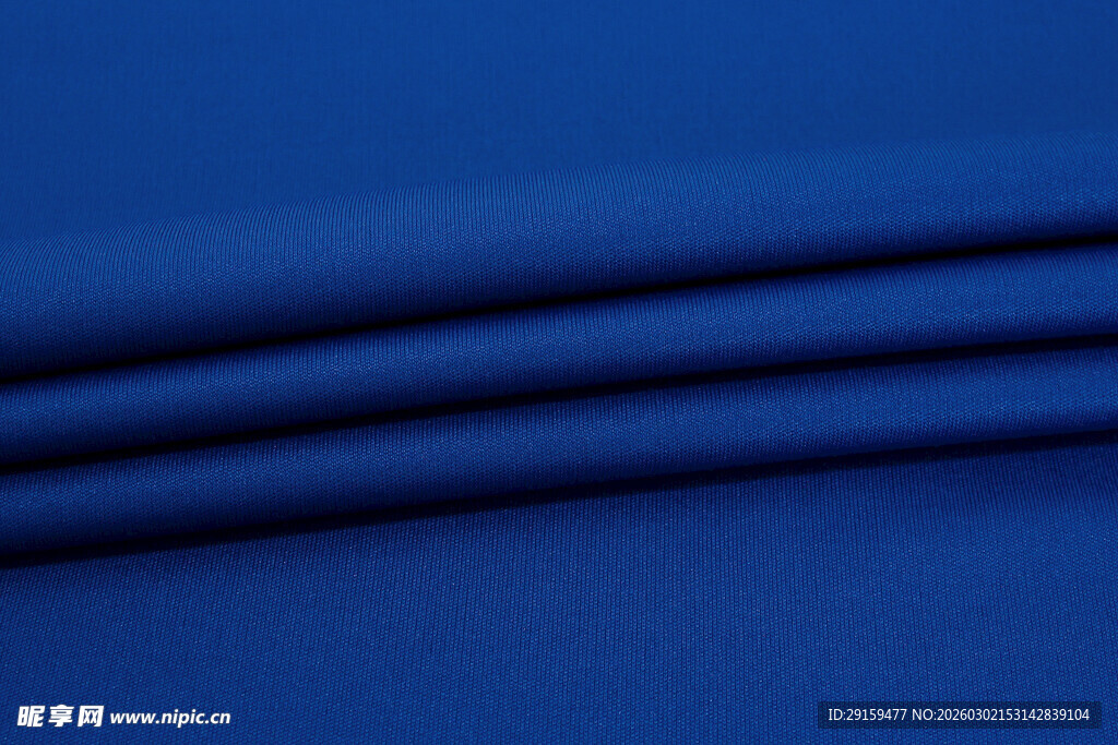 蓝色柔软布料堆叠展示