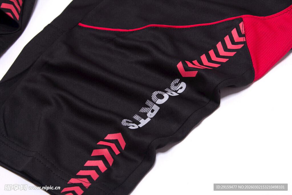 黑色红边运动服饰细节