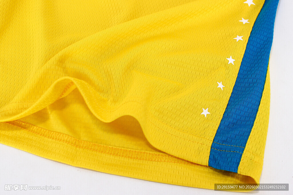 黄色运动服细节展示